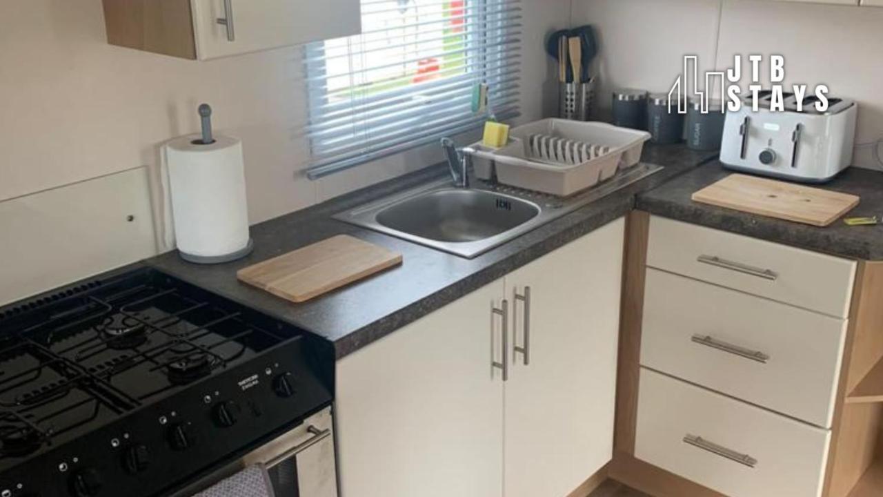 Spacious And Luxurious Caravan In Trecco Bay Porthcawl Eksteriør bilde